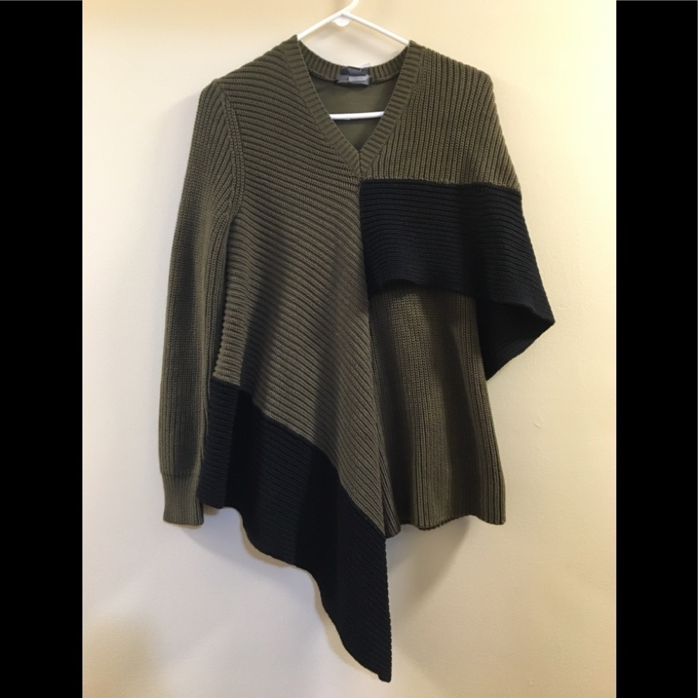 Per Se Asymmetrical Sweater Pancho//